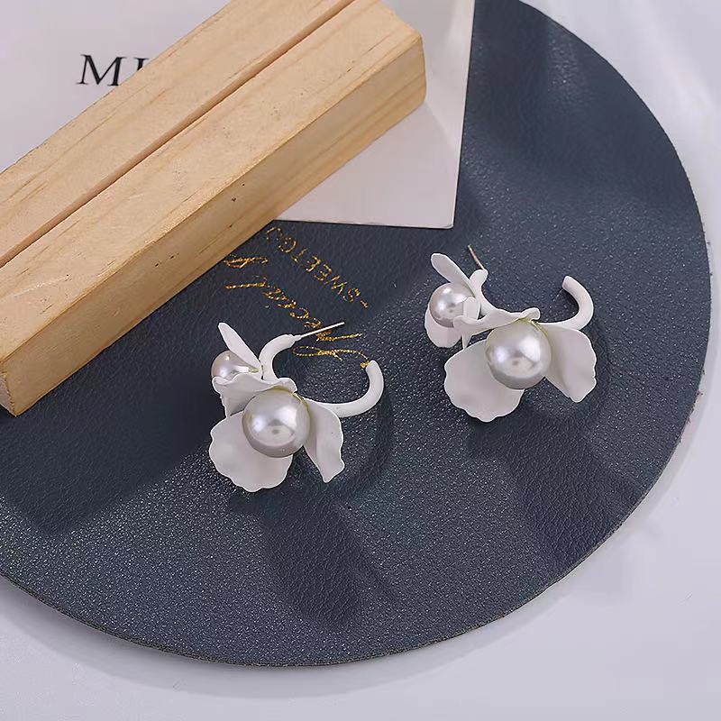 Sterling silver jarum Korea Selatan Dongdaemun bunga mutiara anting-anting kelopak Mori gaya ins Sup