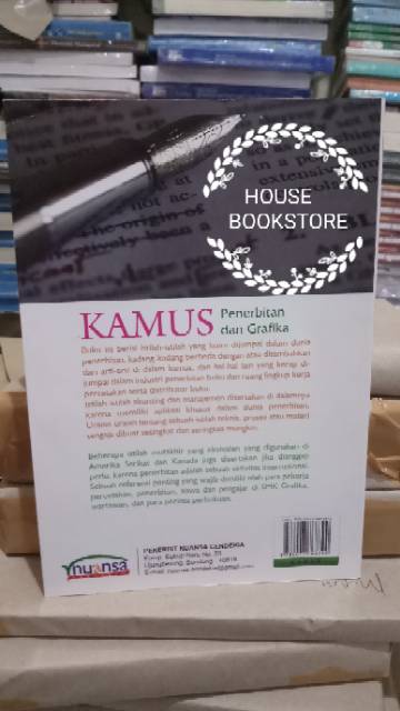 KAMUS PENERBITAN DAN GRAFIKA (ORIGINAL)KERTAS : HVS PUTIHPENULIS : HENRY JACOB-1