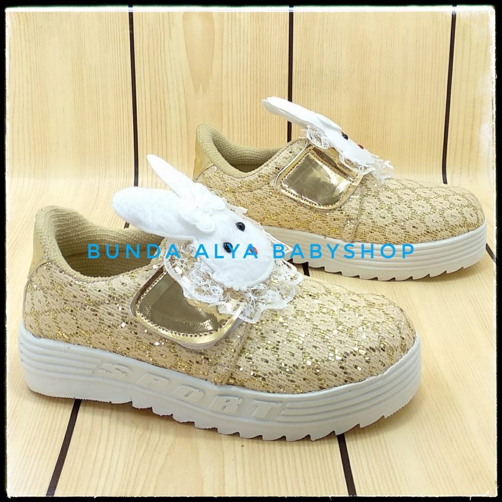 Sepatu Anak Perempuan Usia 4 Tahunan Size 29 Boneka Kelinci KREM - Sepatu Anak Cewek TK PAUD Anti Licin Alas Karet