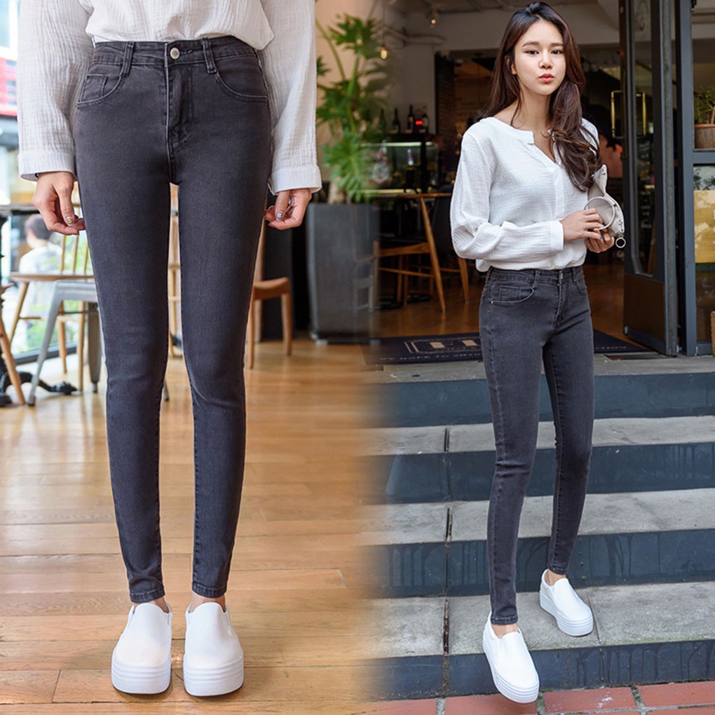 Celana Jeans Wanita Model High Waist dan Ripped dengan Celana Jeans Wanita Model High Waist dan Ripped dengan