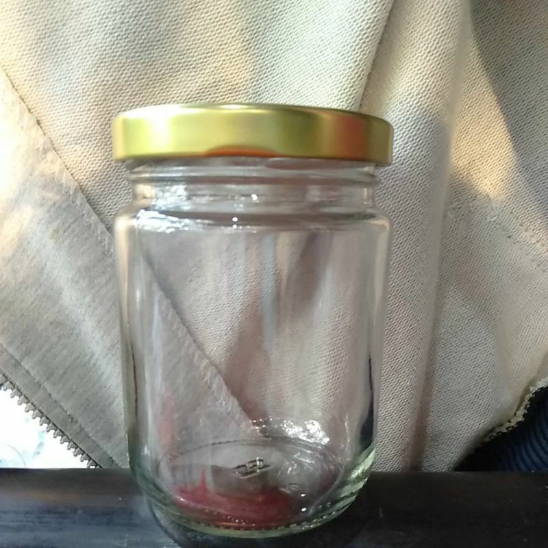 Botol kaca selai jar 250 ml berikut tutup seng berwarna Botol kaca selai jar 250 ml berikut tutup seng berwarna