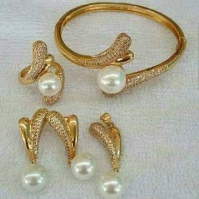 Satu set mutiara asli.lombok