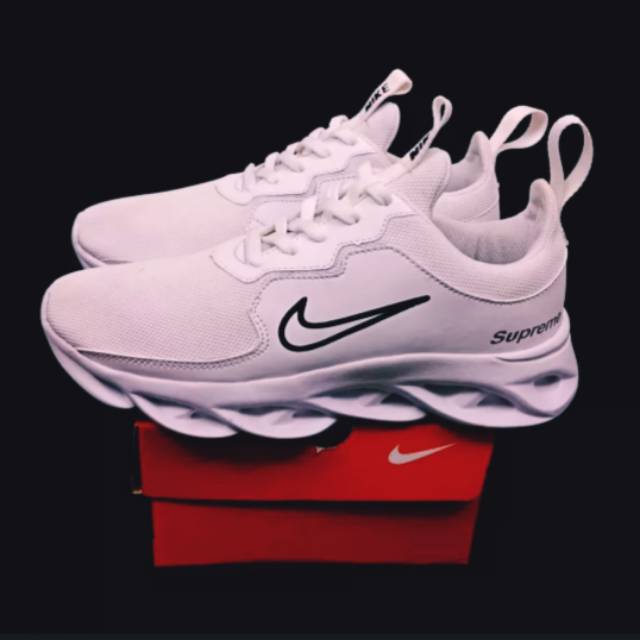 sepatu nike supreme
