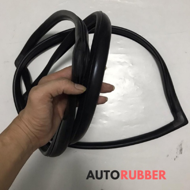 Karet Kaca Depan Kaca Muka Mitsubishi L300