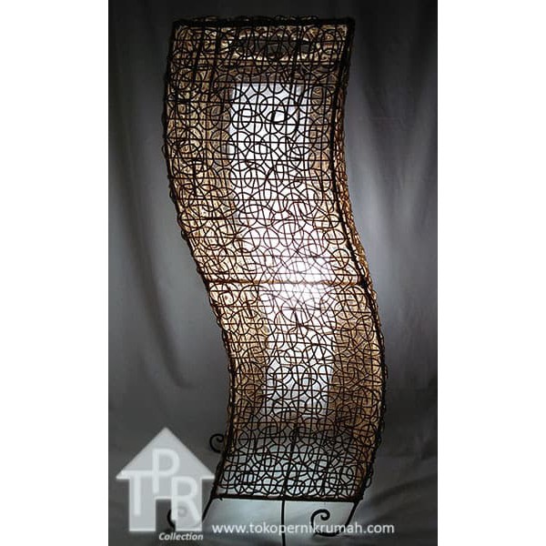 Lampu brekele / standing lampu anyam rotan natural - T100BGA201