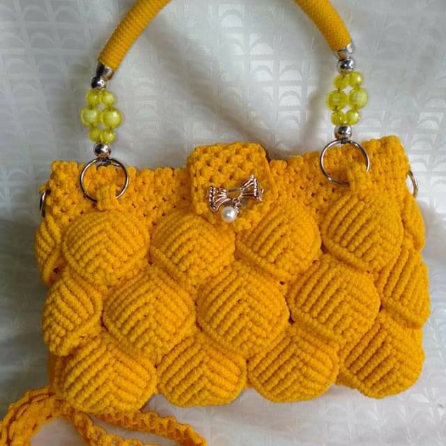 Tas talikur motif daun timbul