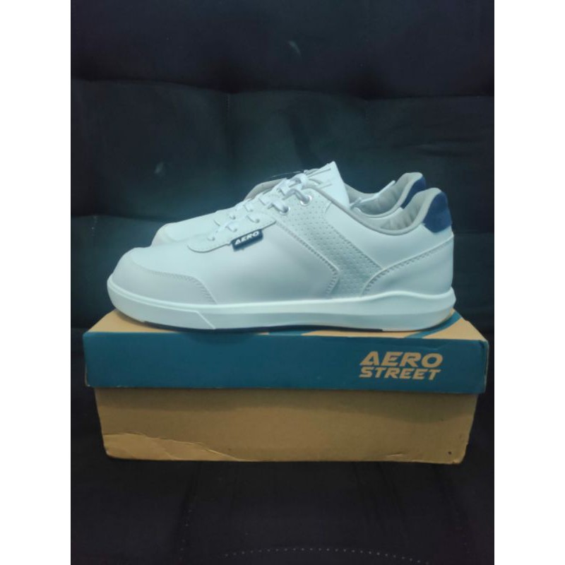 Sepatu Sneaker Aero Street (Warna Putih)