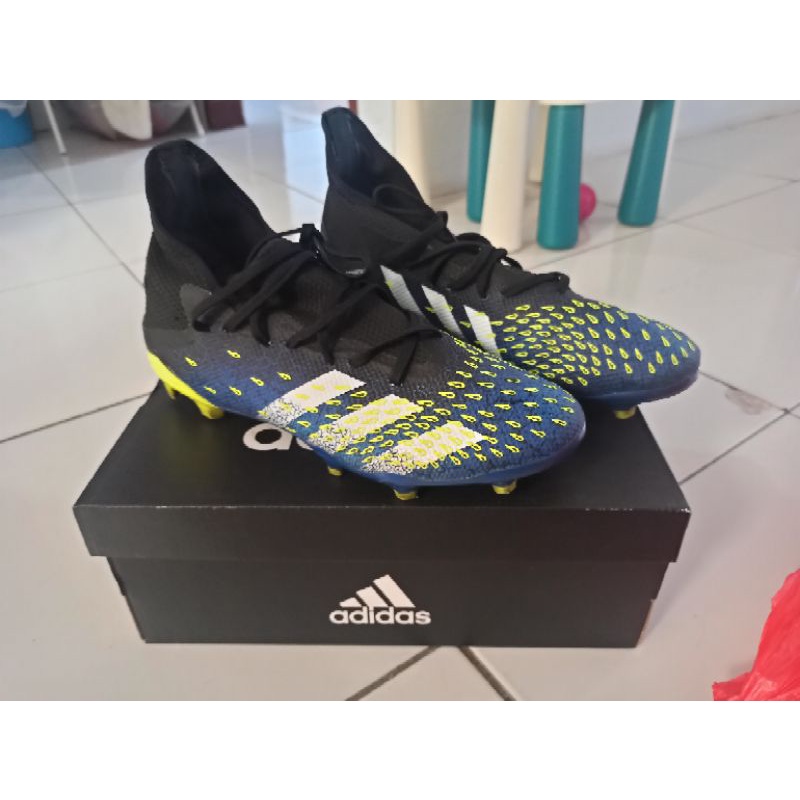 Adidas predator freak .3 FG (sekali pakai)