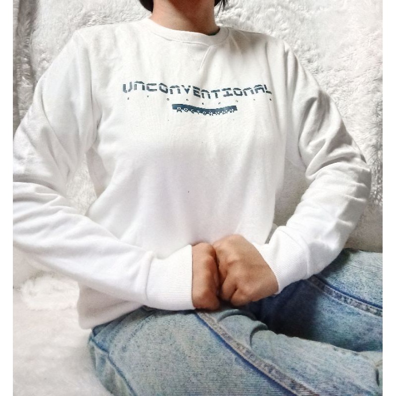 Thrift Crewneck Warna Putih Tulisan Timbul Karet cakep