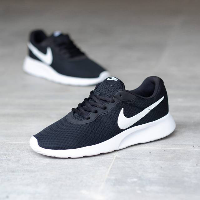 nike tanjun black original