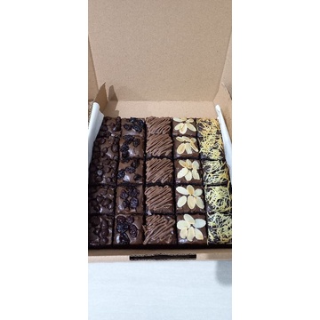 

FUDGY BROWNIES Ukuran 20x20