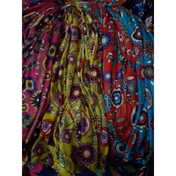 CELANA PENDEK - CELANA SANTAI - CELANA PANTAI - SHORT MOTIF BUNGA CERAH
