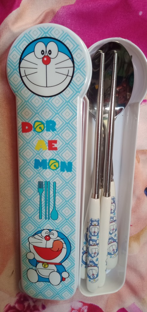 Set Sendok Stainless Hello Kitty Doraemon