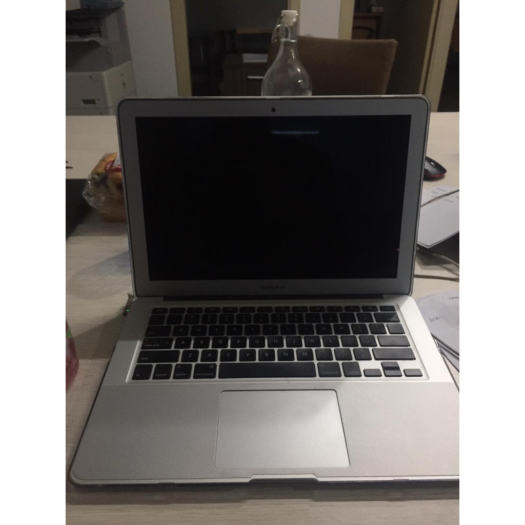 Macbook Air 13 Inch Tahun 2011 Bekas/Second pemakaian pribadi