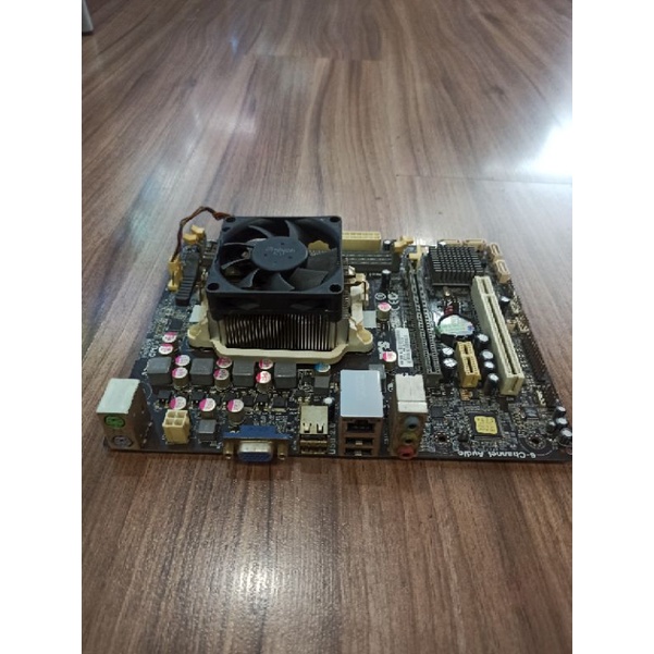 Paketan motherboard FM1 proce AMD A4 3300 plus fan