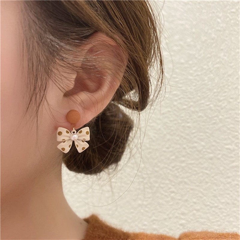 Anting Bentuk Pita Motif Polkadot Aksen Mutiara Untuk Wanita