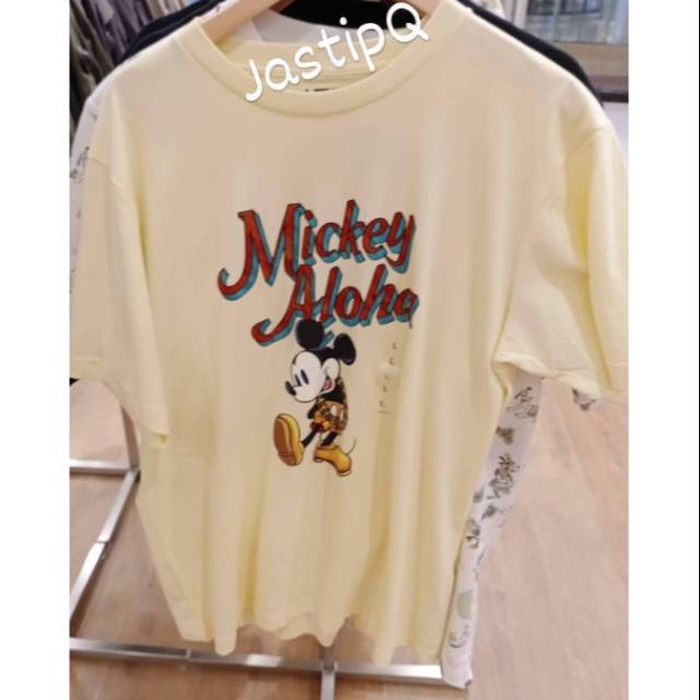 Uniqlo kaos mickey
