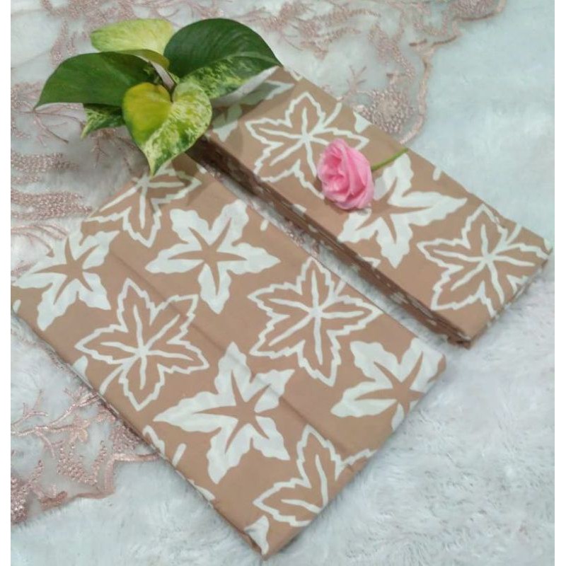 KAIN BATIK GARUTAN CAP BUKAN PRINTING KATUN HALUS CREAM KREM MUDA PASTEL CAP GARUTAN EMAS PRADA