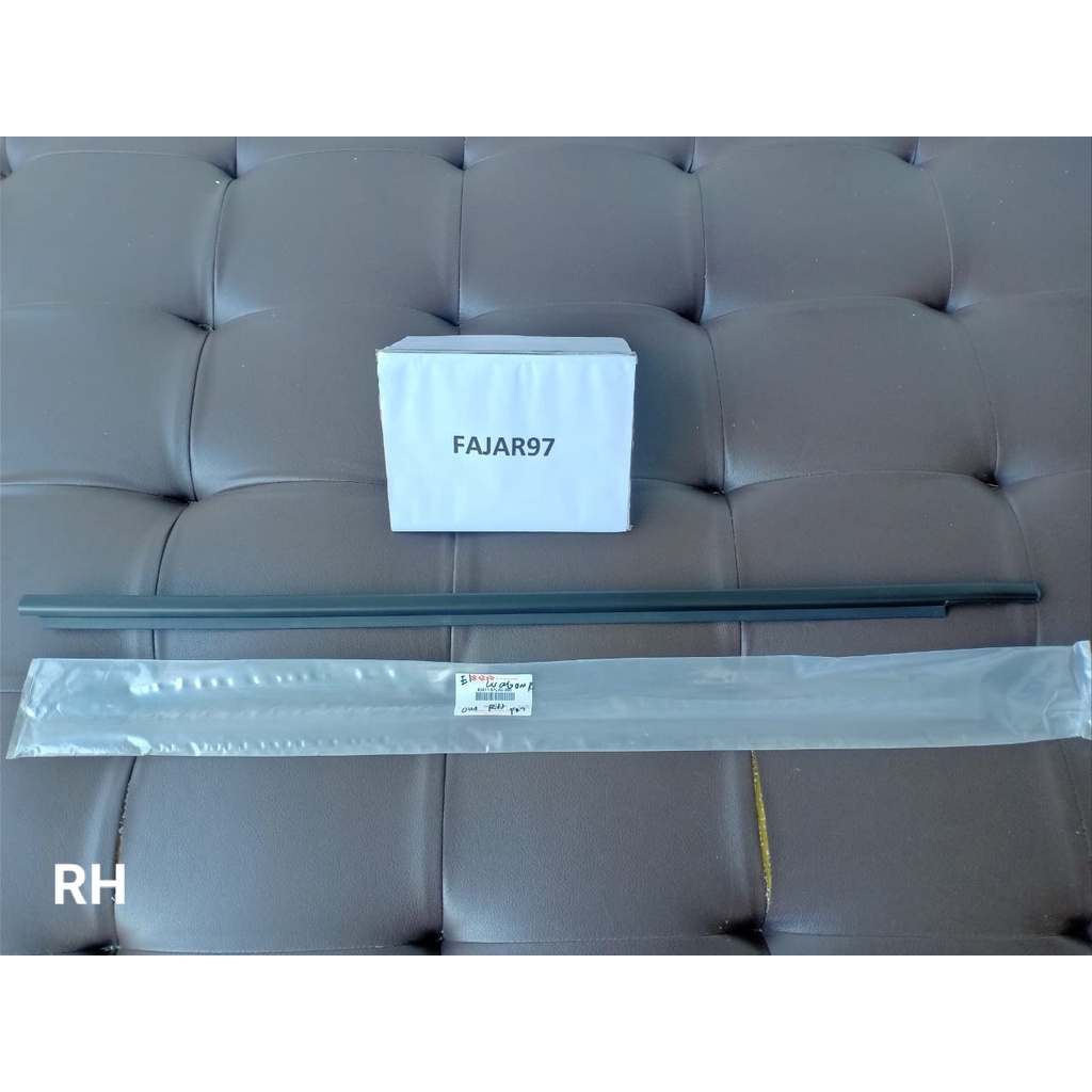 Pelipit list  karet kaca luar /Weatherstrip out Suzuki Wagon R original