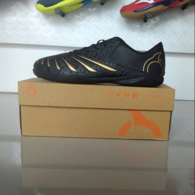  Sepatu  Futsal  Original Ortus  eight Blitz IN Black Gold 