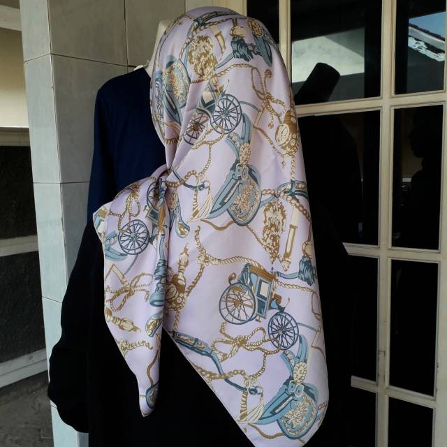 PRELOVED HIJAB SEGIEMPAT MAXMARA