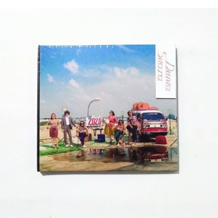 Cd White Shoes & Couples Company - 2020 Digipak