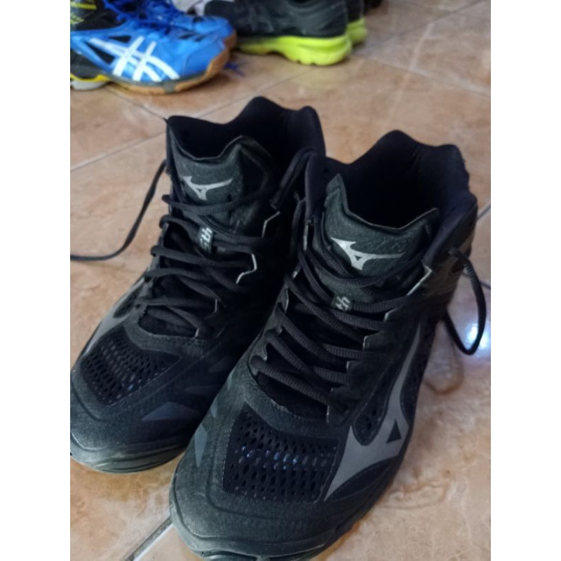 Sepatu volly mizuno wlz 5 mid hitam
