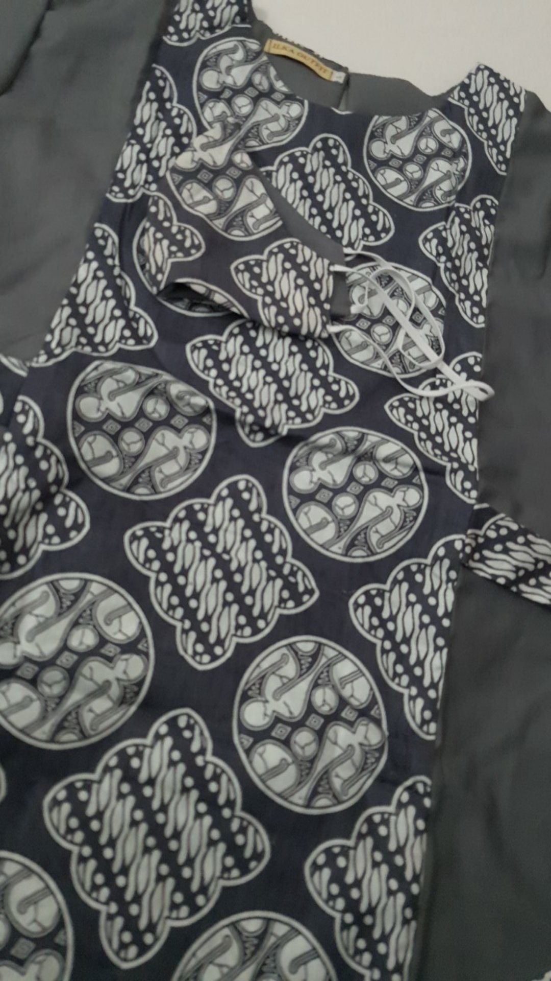 Atasan Batik Wanita Garteng Grey Resleting Belakang 6633