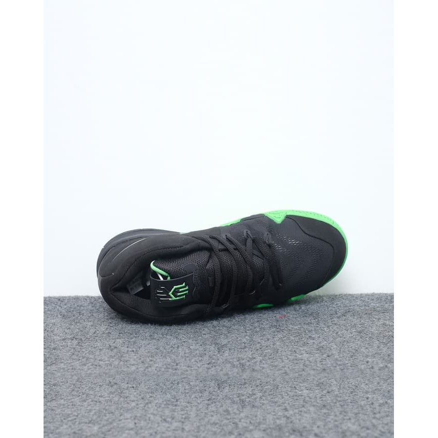 HARGA HEMAT Nike Kyrie 4 Halloween - Black Green - Hijau muda 41