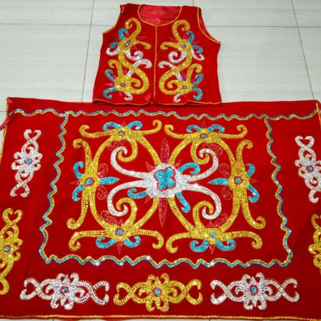 Merah dewasa~Baju adat dayak cewek
