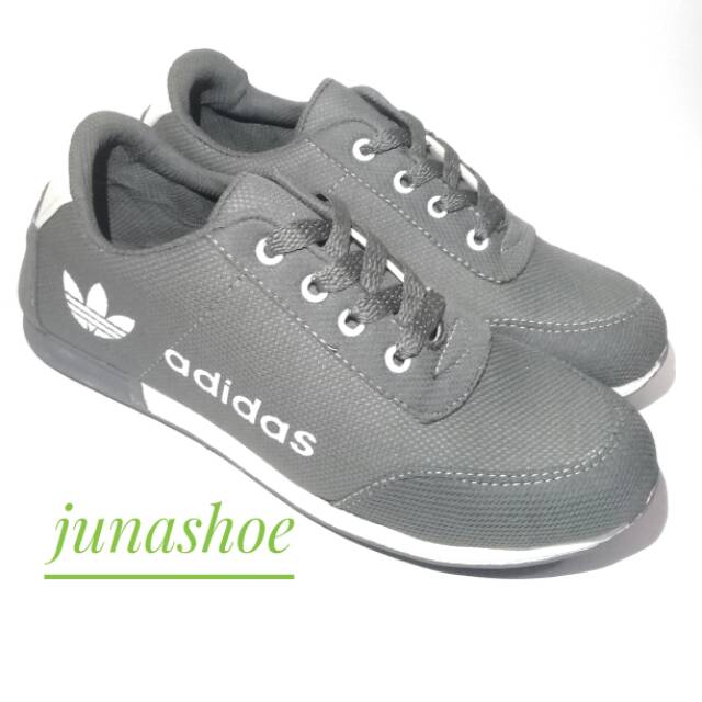 Sepatu olahraga sneakers adidas terbaru pria dan wanita Sepatu olahraga sneakers adidas terbaru pria dan wanita