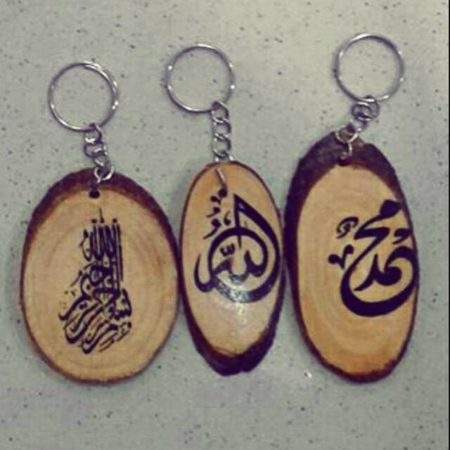 souvenir gantungan kunci kayu