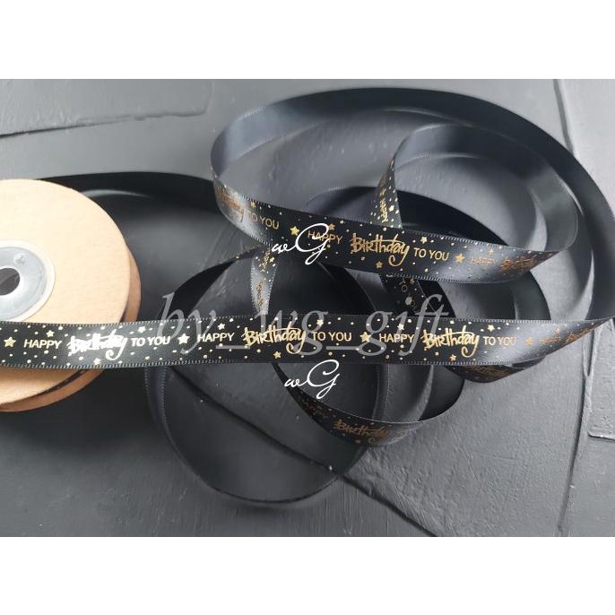 

Premium Product!!! Pita Satin Emboss Gold - Happy Birthday; Lebar 1,5 Cm; Panjang 20 Yard - Paling Diminati
