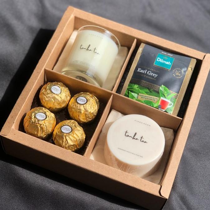 

Parsel Ramadan Hampers Lebaran Scented Candle Soap Dilmah Ferrero