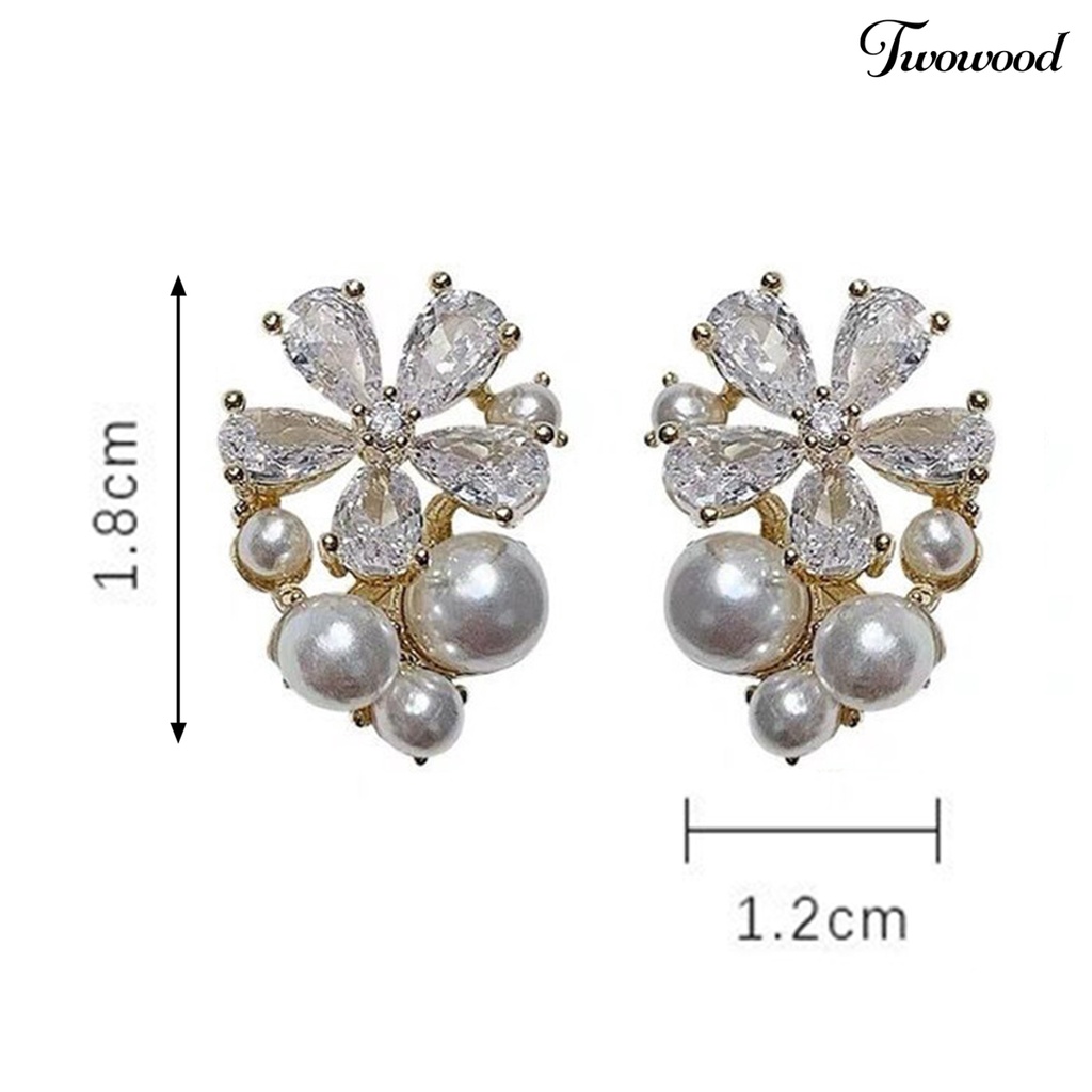 1 Pasang Anting Stud Bentuk Bunga Bahan Alloy Untuk Wanita