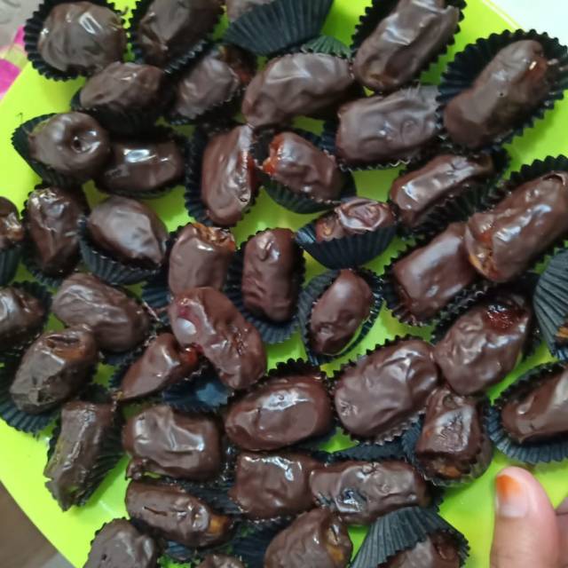 

Kurma coklat