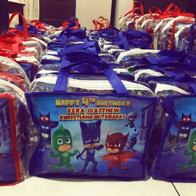 

Tas ultah mika resleting custom