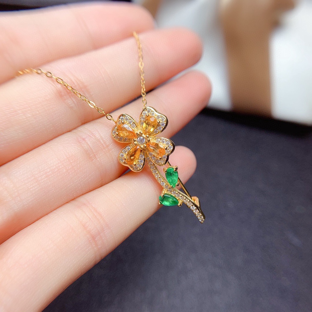 Goldkingdom Perhiasan Fashion Emas Asli Kadar 375 Bangkok Aksesoris Ready Stock Klasik Clover Kalung Ringan Mewah Emas 18k Natural Emerald Pendant Untuk Wanita