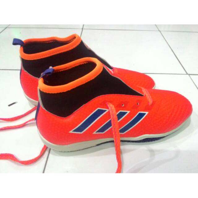 Futsal shoes