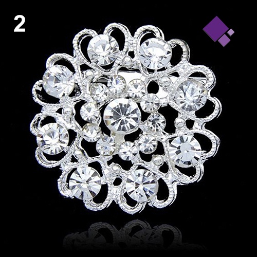 Bros Bentuk Bunga Aksen Kristal Dan Berlian Imitasi Warna Silver