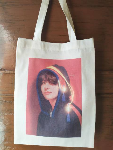 

Souvenir Totebag 30x40 Request Gambar Sendiri