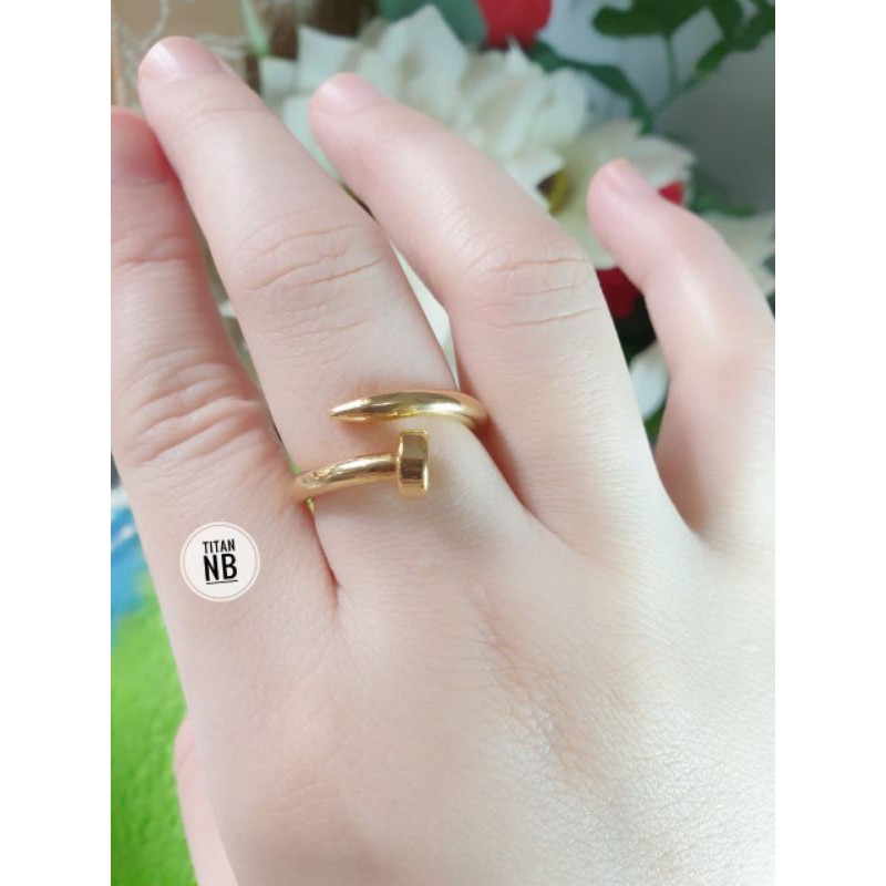 Cincin Titanium Motif Paku Lapis Emas N25022000