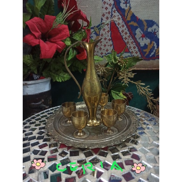 Pajangan Antik 1 set cawan minuman dengan nampan jadul kuningan lama