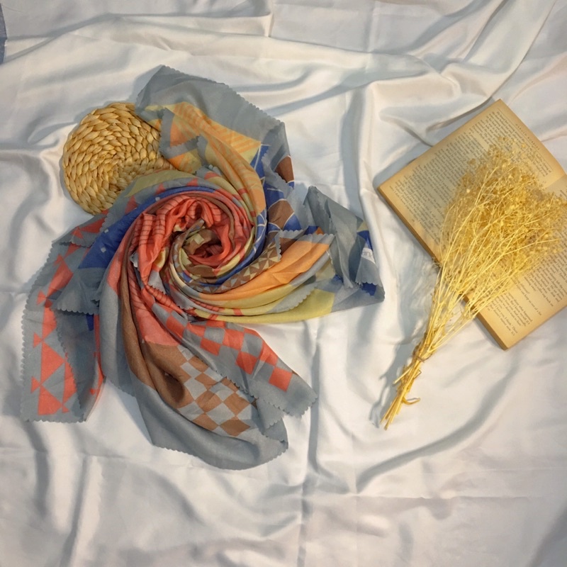 Ansania Motif Hijab Scarf