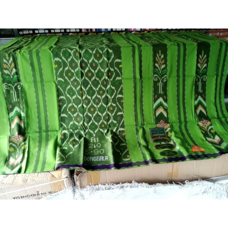 sarung sutra donggala