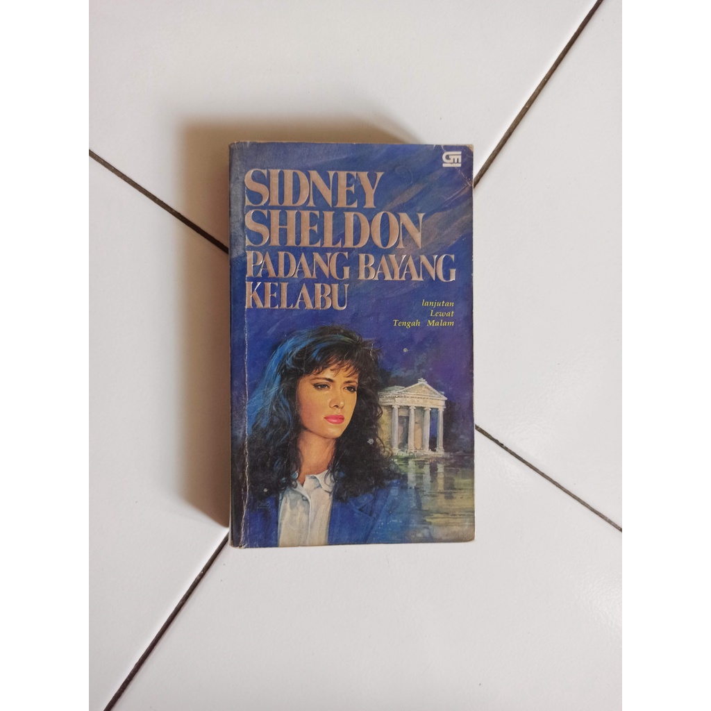 Novel Memories Of Midnight - Padang Bayang Kelabu