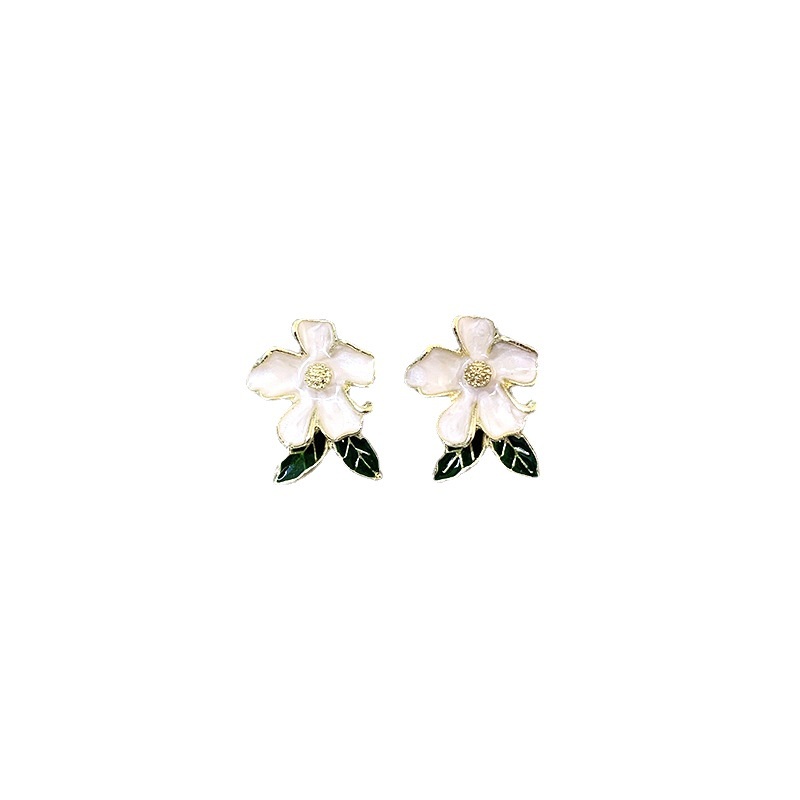 Anting Stud Desain Bunga Gardenia Warna Putih Untuk Aksesoris Perempuan