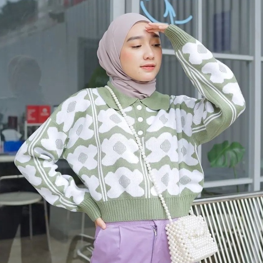 Sweater Rajut Tebal - Flower Crop Button Sweater