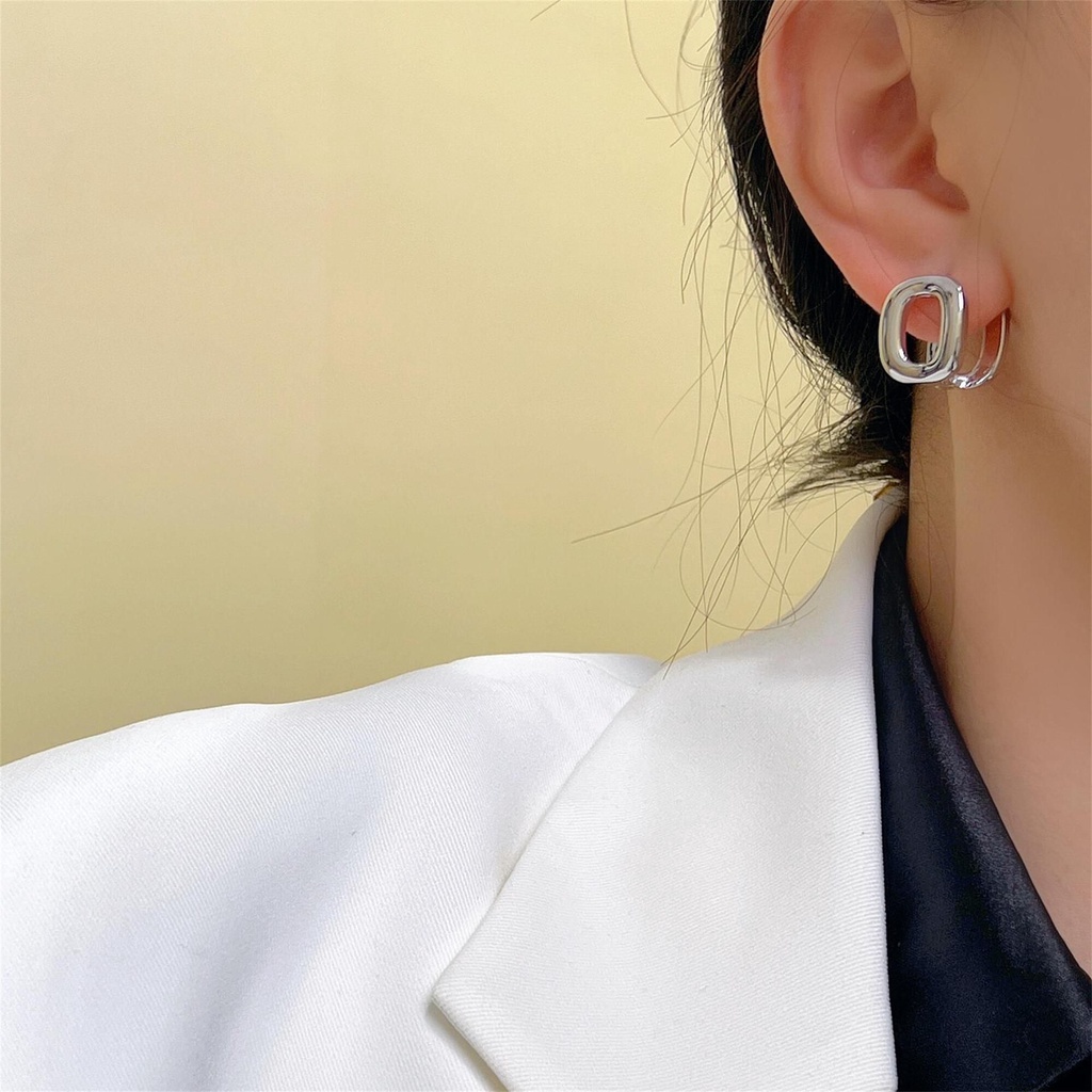 Anting Hoop Bentuk Oval Bahan Tembaga Warna Solid Gaya Retro Korea Untuk Wanita