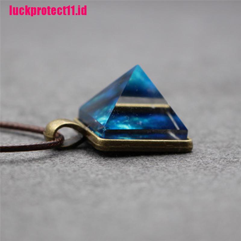 Kalung Dengan Liontin Bentuk Piramida Aksen Kristal Luminous